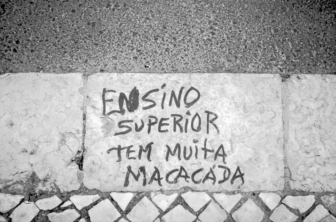 Aprendendo Rápido: Como a IA está ficando mais esperta (e o que isso muda pra você)