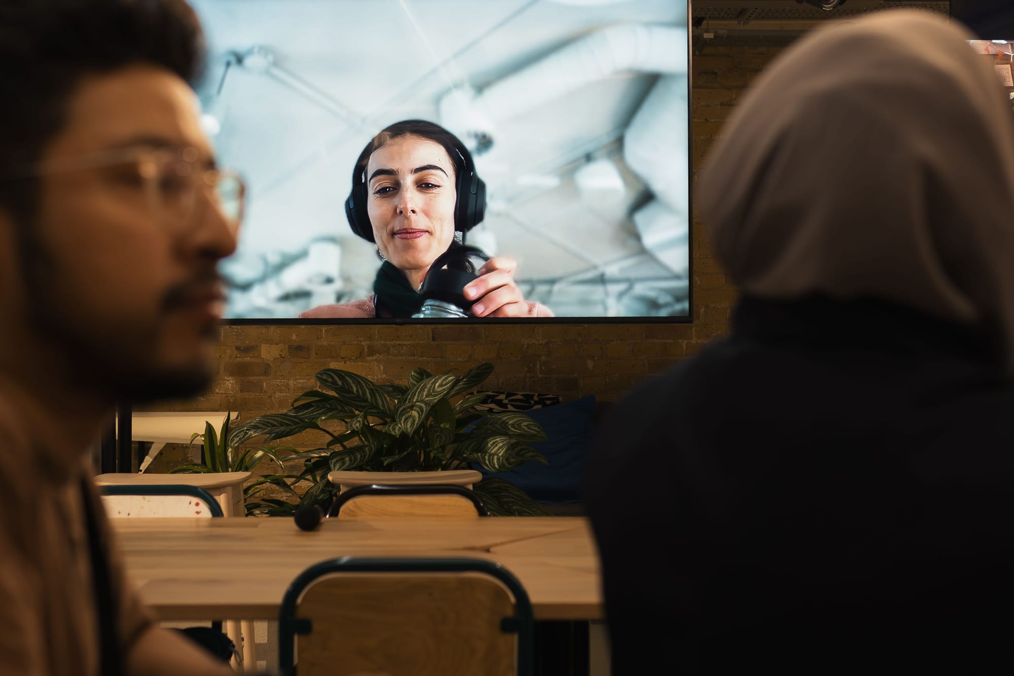 Google Beam: o novo experimento que promete meetings mais humanos (e isso mexe com seu trabalho)