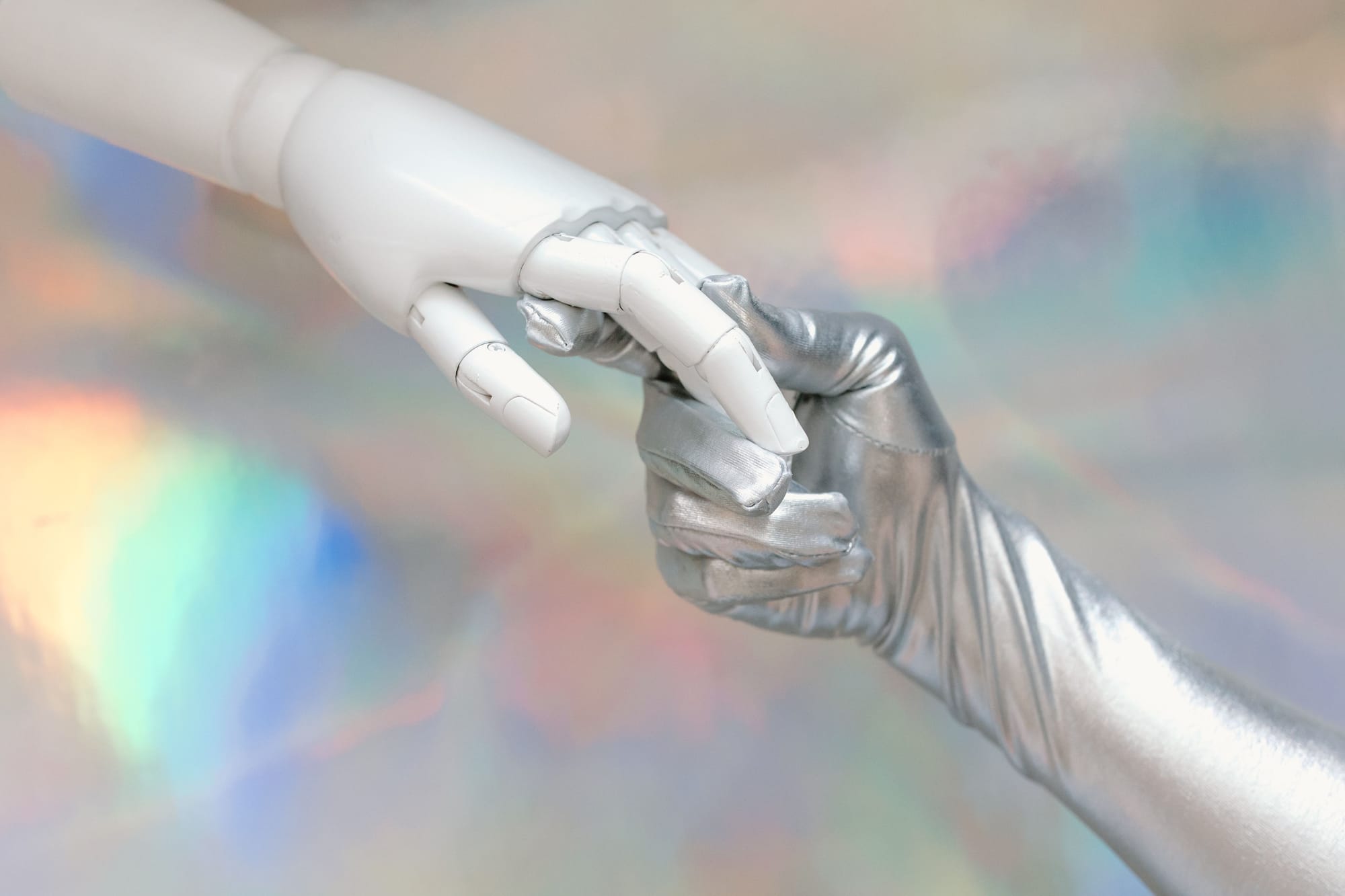 OpenAI compra TBPN: o que muda no seu trabalho com IA?