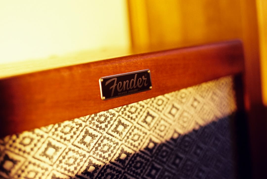 CEO da Fender compara colegas de banda a 'IAs analógicas' e gera polêmica