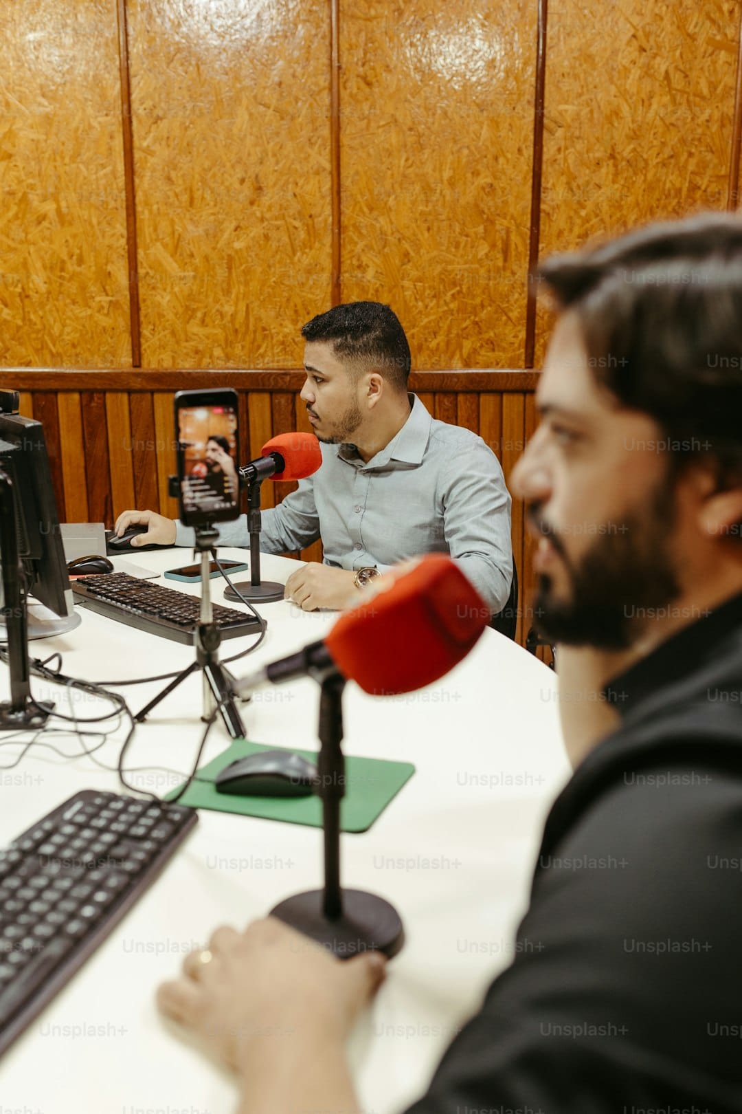 IA aberta ou fechada? O que os maiores especialistas estão debatendo — e como testar na prática