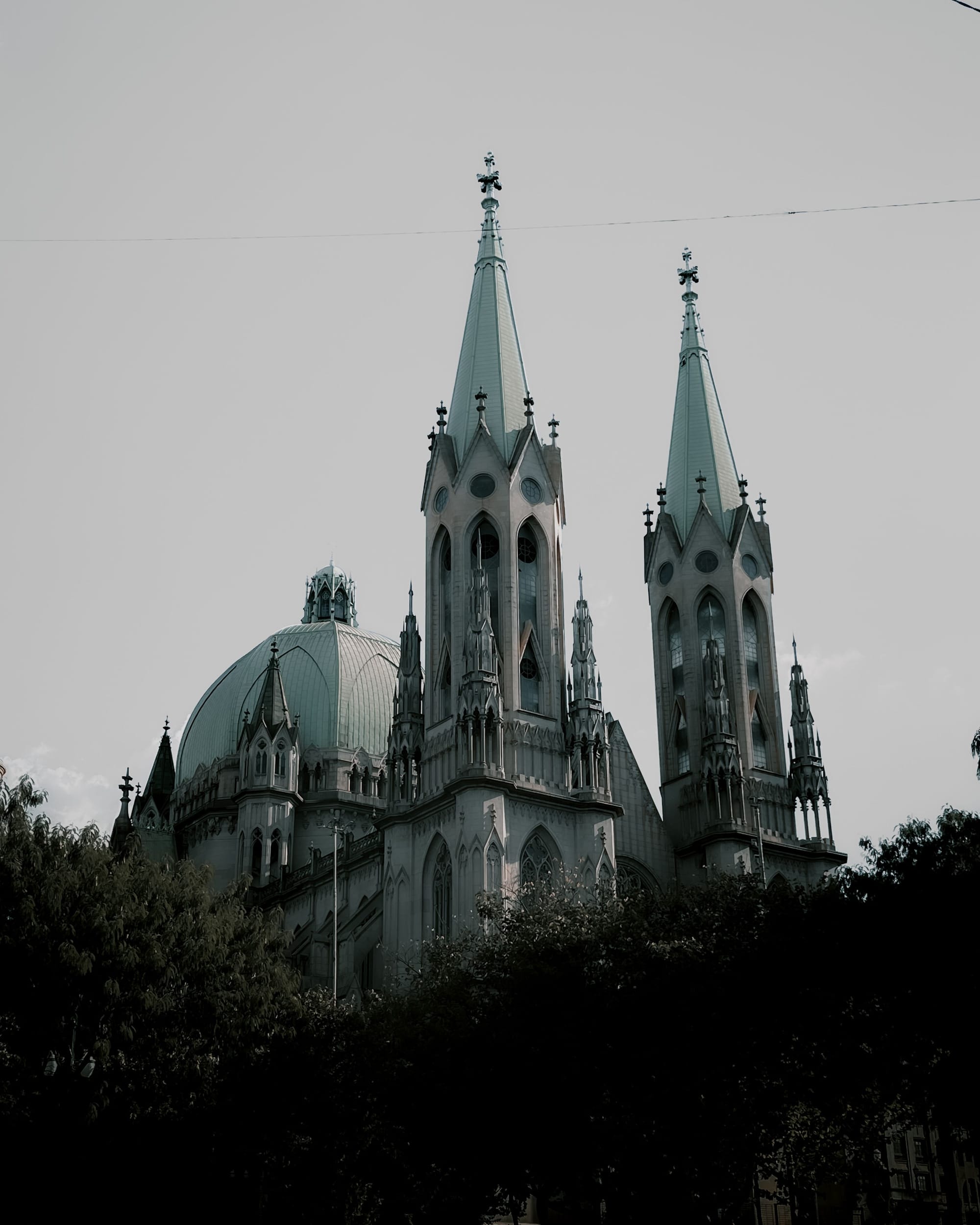 IA da Anthropic aprende a se corrigir sozinha sem perder eficiência