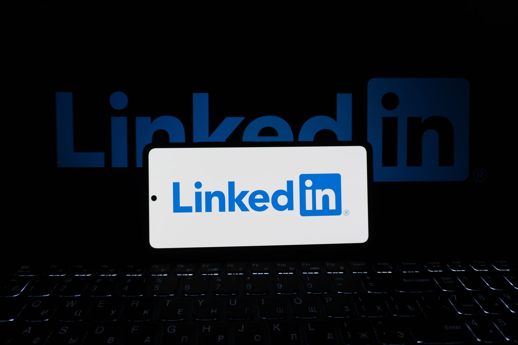 LinkedIn ganha botão "Parece lixo de IA" e mais de 1 milhão já usaram